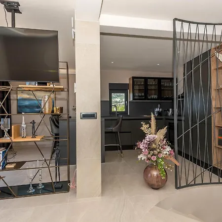 Rhapsody 2 Aurelia 2 펜션