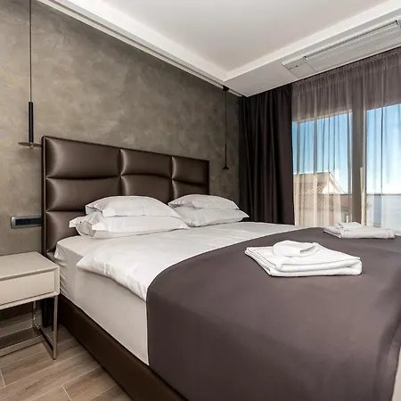 Rhapsody 2 Aurelia 2 *