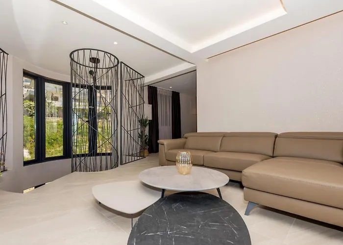 Nyaraló Rhapsody 2 Aurelia 2